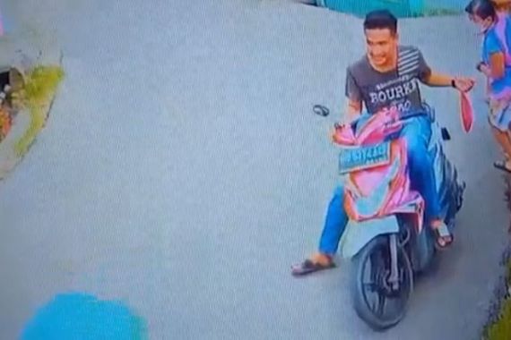 Lihat Baik-Baik, Pria Bermotor Ini Lagi Diburu Polisi, Waspada Kalau Bertemu Dia di Jalan - JPNN.COM