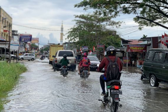 121 Titik Banjir Kepung Pekanbaru, Pj Wali Kota Buka Suara - JPNN.COM