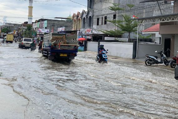 Begini Banjir di Pekanbaru saat Hujan, Pemerintah Ke Mana? - JPNN.COM