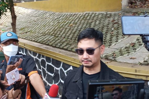 Lupakan Dewi Perssik, Angga Wijaya Ungkap Identitas Pacar Baru - JPNN.COM