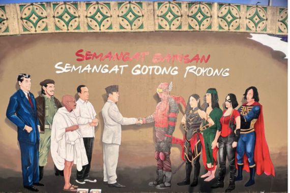 Mural Bung Karno Berjabat Tangan dengan Superhero Menghiasi Flyover Manahan Solo - JPNN.COM