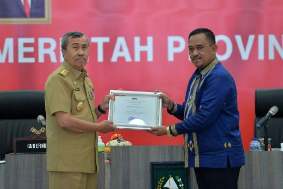 Gubernur Syamsuar: Terima Kasih Pimpinan KPK Atas Penghargaan Ini - JPNN.COM