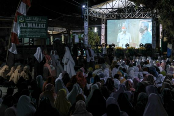 Ribuan Santri Ponorogo Menunjukkan Rasa Cinta Pada Ganjar Lewat Doa dan Selawat - JPNN.COM