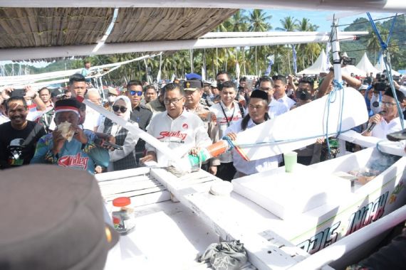 Akmal Berterima Kasih Kepada Pihak yang Melestarikan Perahu Sandeq - JPNN.COM