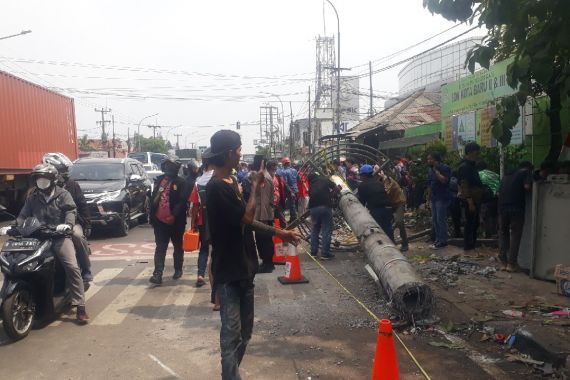 Kecelakaan di Bekasi, Robin Mendengar Ibu-Ibu Menjerit, Korban Bergelimpangan - JPNN.COM