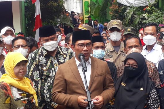 Sangat Sedih, Ridwan Kamil Datang ke Lokasi Kecelakaan Maut di Bekasi, Ini Penampakannya - JPNN.COM