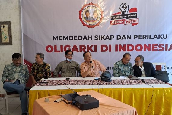 Syahganda Ajak Masyarakat Awasi Perilaku Kaum Oligarki di Pemilu 2024 - JPNN.COM