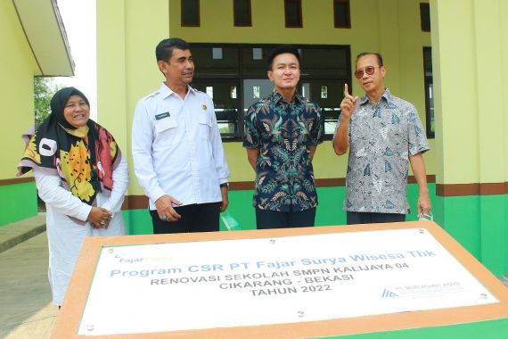 Dukung Akselerasi Mutu Pendidikan, FajarPaper Renovasi 5 Sekolah di Bekasi - JPNN.COM