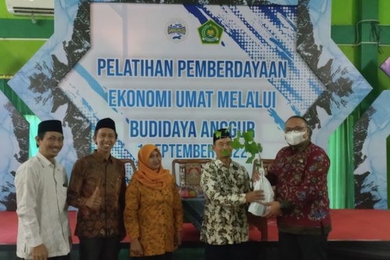 Gus Hanies Dukung Budidaya Anggur di Rembang - JPNN.COM