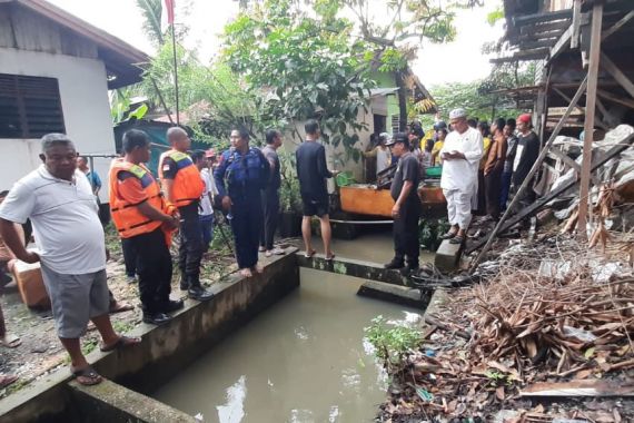 Balita Bermain di Air Selutut, Lalu Menghilang setelah Hujan Datang - JPNN.COM