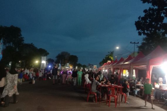 UMKM di Car Free Night Sekanak Lambidaro Palembang Tak Dipungut Sewa - JPNN.COM