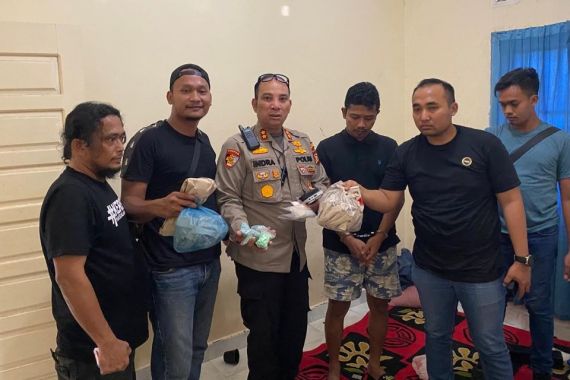 AKBP Indra Wijatmiko dan Tim Bergerak, Pria di Kamar Hotel Ini tidak Berkutik - JPNN.COM