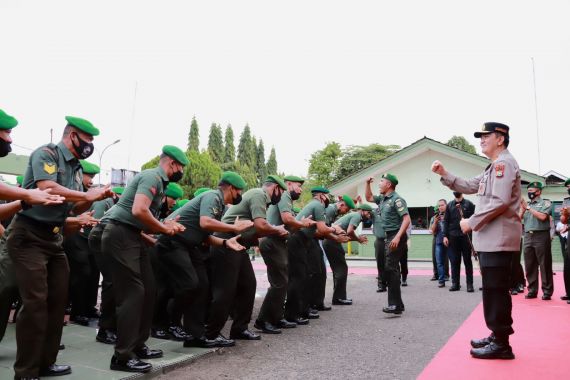 Datangi Kodim Inhu, Irjen Iqbal Bangga dengan Kebersamaan, Lalu Kenang Sahabatnya di TNI - JPNN.COM