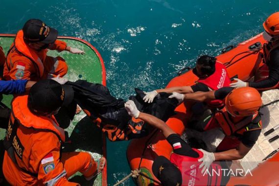 Kapal Pengangkut Semen Tenggelam di Selat Makassar, 9 Orang Belum Ditemukan - JPNN.COM