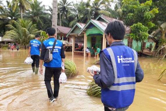 Human Initiative Bantu Korban Banjir di Bengkulu - JPNN.COM