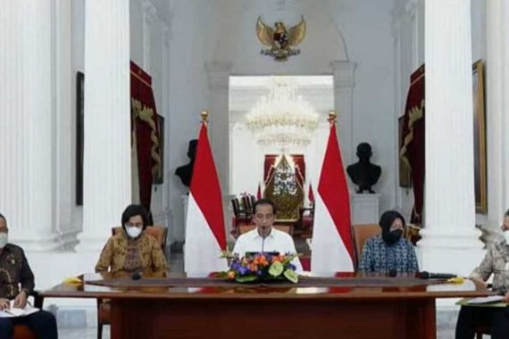 Harga BBM Naik, Jokowi Salahkan Pemilik Mobil Pribadi Pengguna Pertalite dan Solar - JPNN.COM