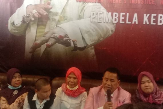 Kasus Pemukulan Perempuan oleh Anggota DPRD Palembang, Hotman Paris Sarankan Korban Tidak Berdamai - JPNN.COM