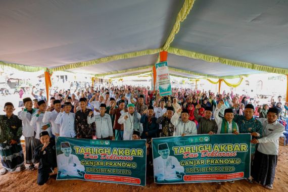 Ribuan Alumnus Santri & Ulama di Muara Enim Harap Ganjar Pranowo Tuntaskan Kemiskinan - JPNN.COM