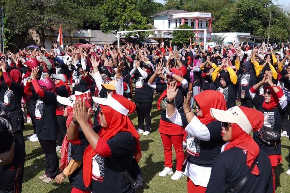 Dukung UMKM, Sahabat Ganjar Gelar Bazar Sembako Murah di Banten - JPNN.COM