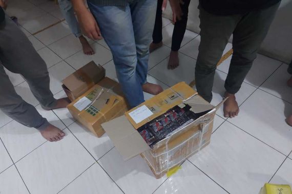 Bea Cukai Gagalkan Ratusan Ribu Batang Rokok Ilegal di 3 Lokasi Ini - JPNN.COM