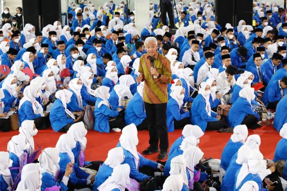 Ganjar Bakal Libatkan Mahasiswa dalam Menekan Angka Stunting di Jateng - JPNN.COM