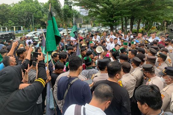 Demo Tolak Kenaikan BBM, Mahasiswa di Pekanbaru Punya 3 Tuntutan untuk Jokowi - JPNN.COM