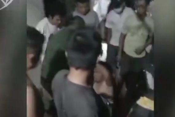 Video Viral Pencuri Motor Dikeroyok Warga di Bekasi, Perhatikan Wajahnya - JPNN.COM