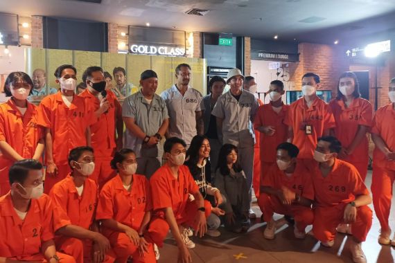 Staf Bioskop CGV Kedapatan Pakai Baju Narapidana, Kenapa? - JPNN.COM