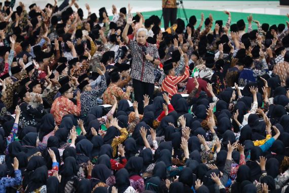 Ganjar Ajarkan Semangat Antikorupsi Kepada Ribuan Mahasiswa Unissula - JPNN.COM