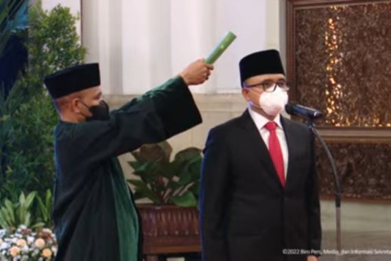 Presiden Jokowi Lantik Azwar Anas Jadi MenPAN-RB - JPNN.COM