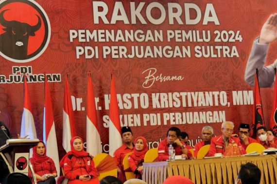 Hasto Perintahkan Kader PDIP Tetap Dukung Pemerintahan Jokowi - JPNN.COM