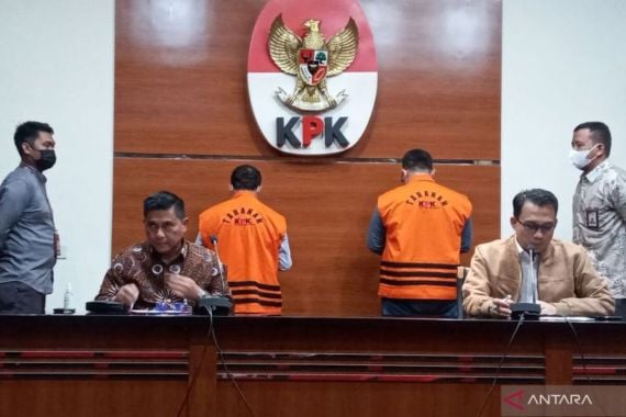 KPK tahan 2 Tersangka Kasus Suap di Mamberamo Tengah - JPNN.COM