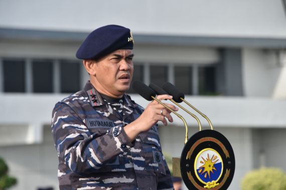 Pesawat Latih TNI AL Jatuh di Selat Madura, Begini Penjelasan Laksda Hutabarat - JPNN.COM