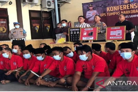 Polisi Ungkap Kasus Narkoba di Madura, Lihat Tersangkanya Bejibun! - JPNN.COM