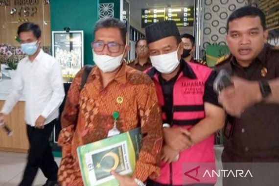 Korupsi Dana BOS, Oknum Kepala Sekolah Ditangkap Kejati Bogor - JPNN.COM