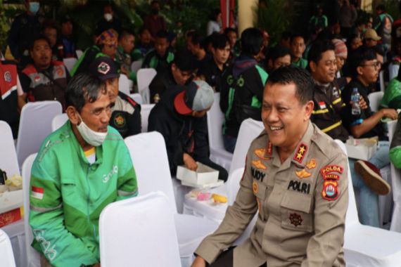 Mesra, Kapolda Banten Ngopi Bareng Ratusan Driver Ojol - JPNN.COM