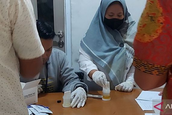 100 Pegawai Imigrasi Tanjung Priok Jalani Tes Urine, Begini Hasilnya - JPNN.COM