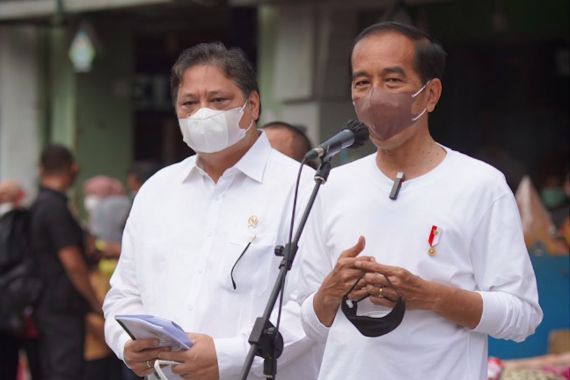 Konon, Jokowi Senangi Airlangga Maju Capres 2024, Nih Alasannya - JPNN.COM