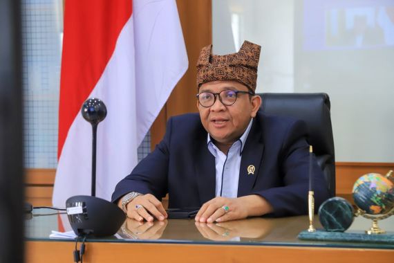 Wamenaker Afriansyah: PP dan PKB Sarana Ciptakan Hubungan Industrial yang Harmonis - JPNN.COM