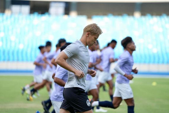 Berpisah dengan Timnas Senior Kamboja, Keisuke Honda Emban Tugas Baru - JPNN.COM