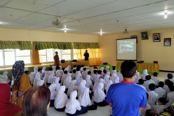 Kemenkominfo Edukasi Pelajar Tentang Internet Sehat, Ada 4 Hal Penting Dibahas - JPNN.COM