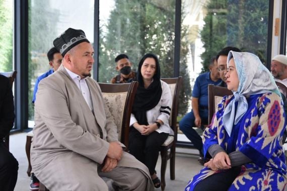 Puan Kunjungi Makam Tokoh Besar Islam di Uzbekistan - JPNN.COM