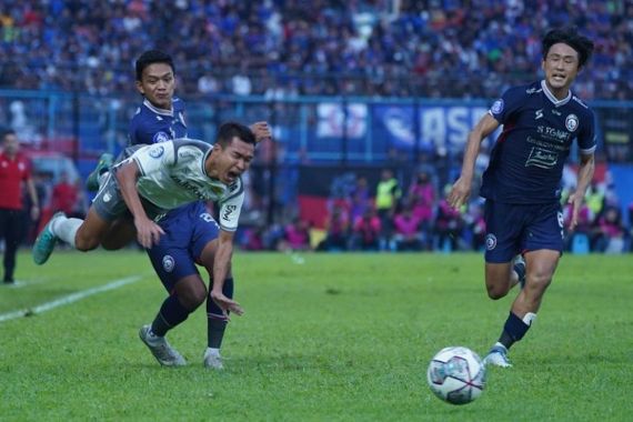 Kabar Buruk dari Persib, Erwin Ramdani Bakal Menepi hingga Akhir Putaran Pertama - JPNN.COM