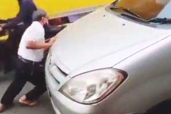 Kronologi Pak RT Berdebat dengan Pengendara Mobil yang Mengaku Polisi, Menyebalkan - JPNN.COM