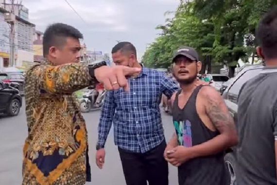 Bobby Nasution Marah dan Meneriaki Pria Bertato: Woi, Kau Perman Sini, Hah? - JPNN.COM