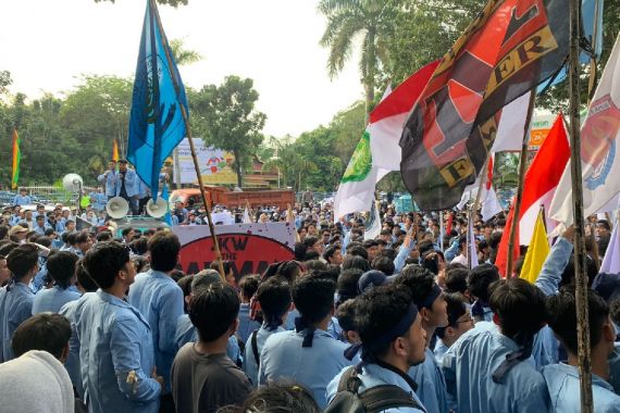 Nilai Pemerintah Pusat Sengsarakan Rakyat, Anggota DPRD Riau Tolak Kenaikan BBM - JPNN.COM