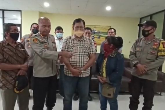 Heboh Masalah Parkir, Pak RT dan Pengendara Mobil yang Mengaku Polisi Dipertemukan, Ternyata - JPNN.COM