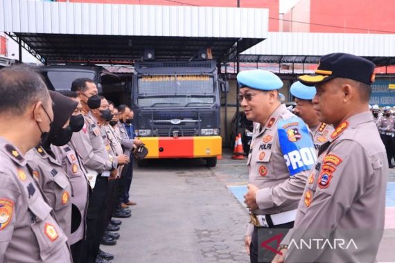 Seluruh Personel Berbaris di Hadapan Brigjen Gupuh, Diperiksa Bergantian - JPNN.COM