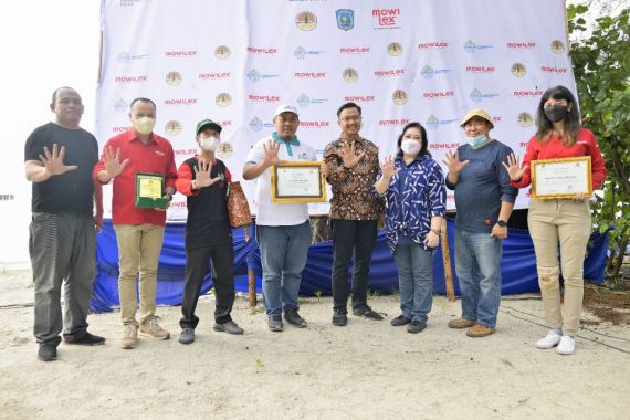 KLHK Gandeng Mowilex Tanam 10.000 Bibit Mangrove di Belitung - JPNN.COM