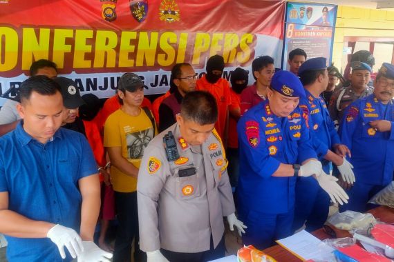Kawanan Bajak Laut Perompak Kapal Nelayan di Jambi Akhirnya Ditangkap Polisi - JPNN.COM